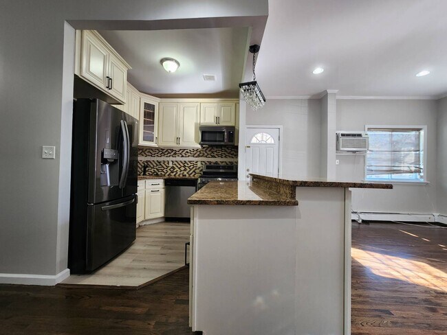 Building Photo - 176-31 130th Ave