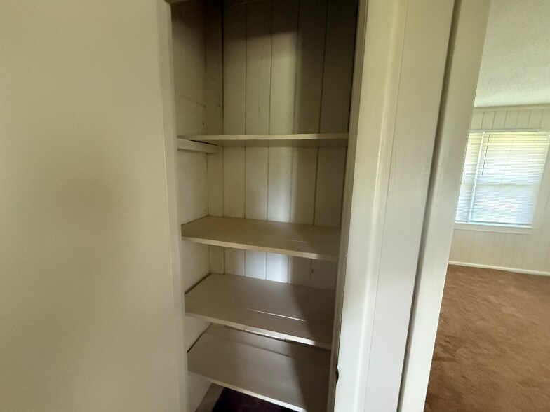 Building Photo - 145 Hume Ave