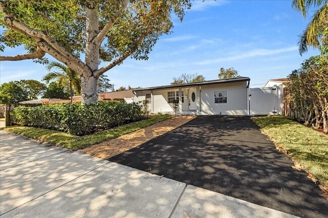 Building Photo - 5157 NE 6th Ave