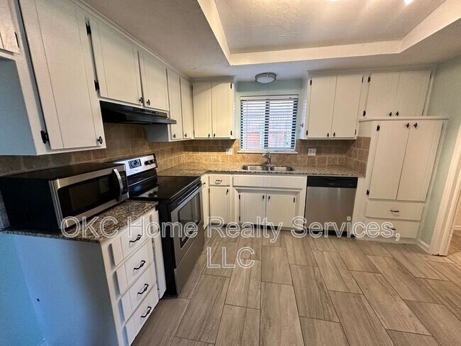 Building Photo - 11004 NW 115th St