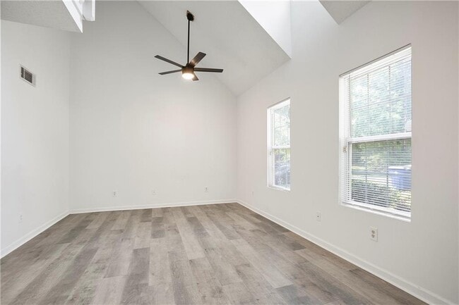 Building Photo - 6714 Lakewood Dr