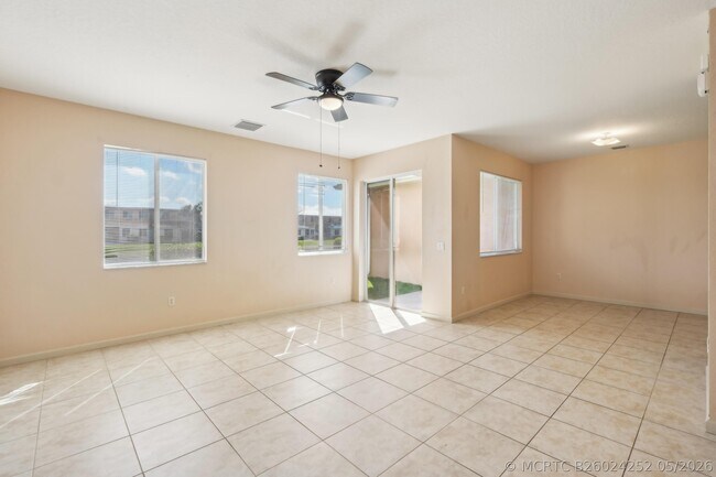 Building Photo - 2584 Stockbridge Square SW