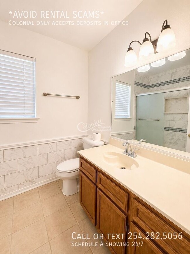 Building Photo - 901 Kelso Dr