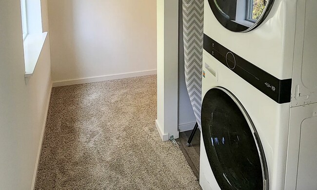 Building Photo - Beautiful, private 2 bed, 2.5 bath townhouse in Silverdale