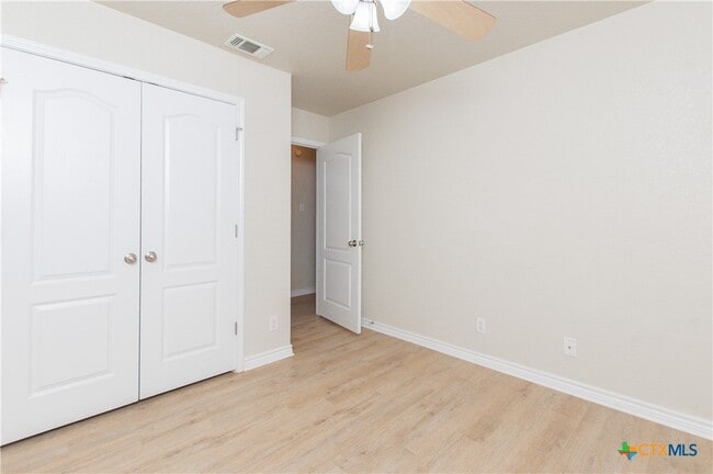 Building Photo - 404 Rowdy Dr