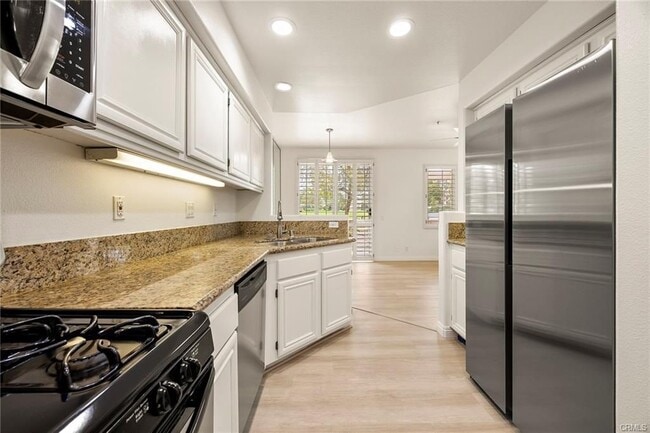 Building Photo - 2479 Sunningdale Dr