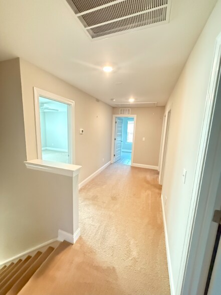 Building Photo - 155 Goldenrod Cir