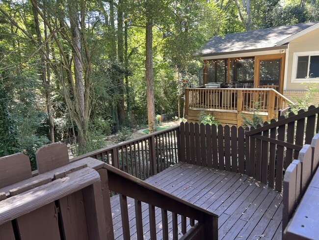 Building Photo - 230 Habersham Dr