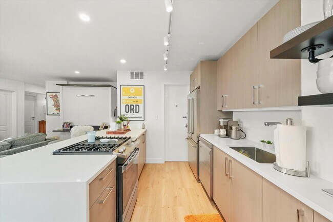 Building Photo - 3430 N Lake Shore Dr