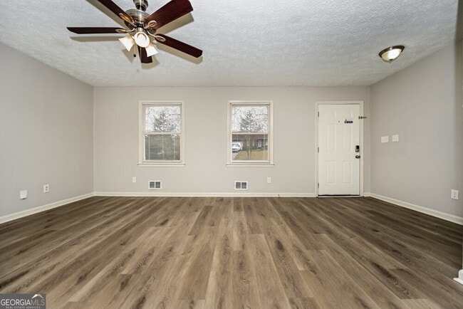 Building Photo - 6183 Fieldcrest Dr