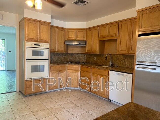 Building Photo - 1137 Janey Way