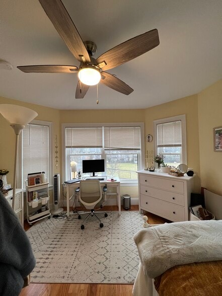 Building Photo - 118 Holland St