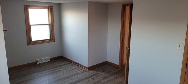 Building Photo - 9333 Skyline Dr