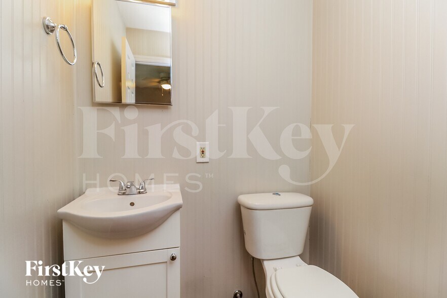 Building Photo - 3715 Branding Iron Dr