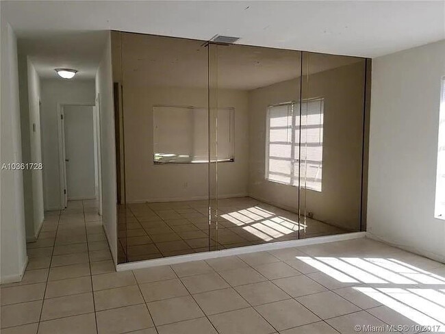 Building Photo - 2711 NW 16th Ct