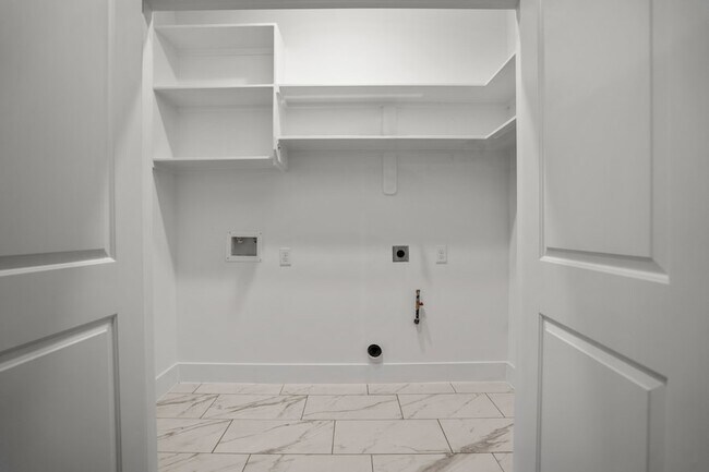 Building Photo - 314 N Stiles St