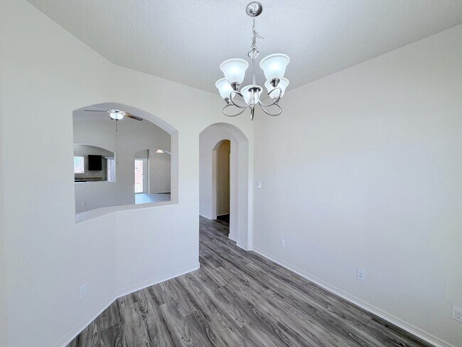 Building Photo - Beautiful 3 bed 2 bath in SW Albuquerque! Spacious layout. New Flooring! 2 Car Garage. Near 98th ...