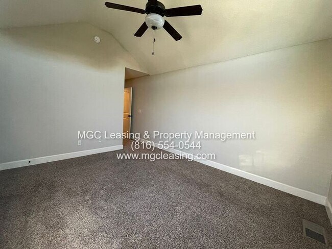 Building Photo - Eagle Creek Townhome - Unlock One Month Free with a May Move-In & 13-Month Lease
