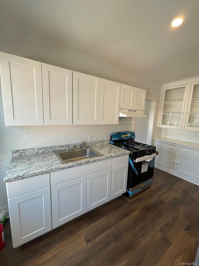 Building Photo - 510 Montauk Hwy