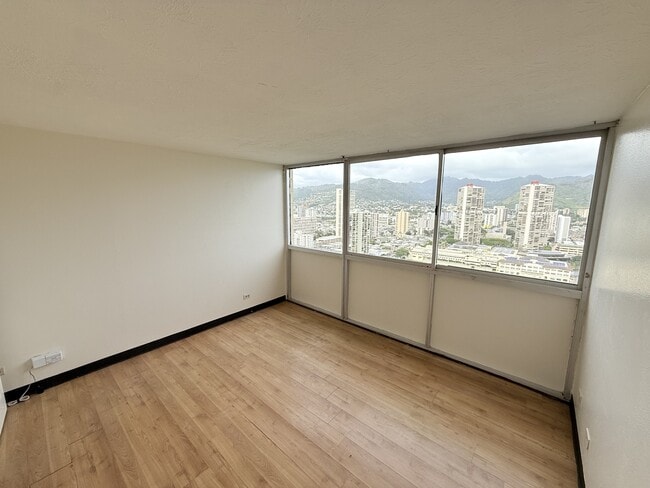 Building Photo - 2211 Ala Wai Blvd