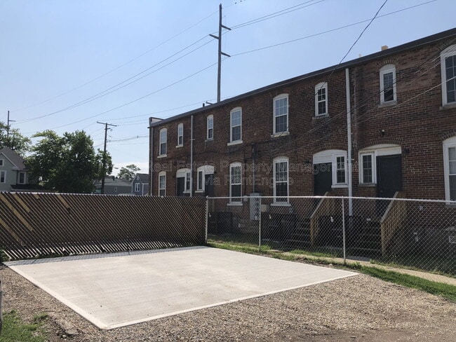 Building Photo - 1044 Sullivant Ave