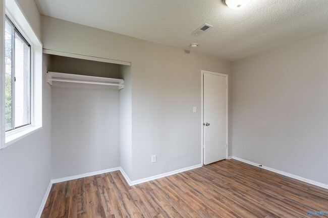 Building Photo - 112 Wilkenson Dr NE