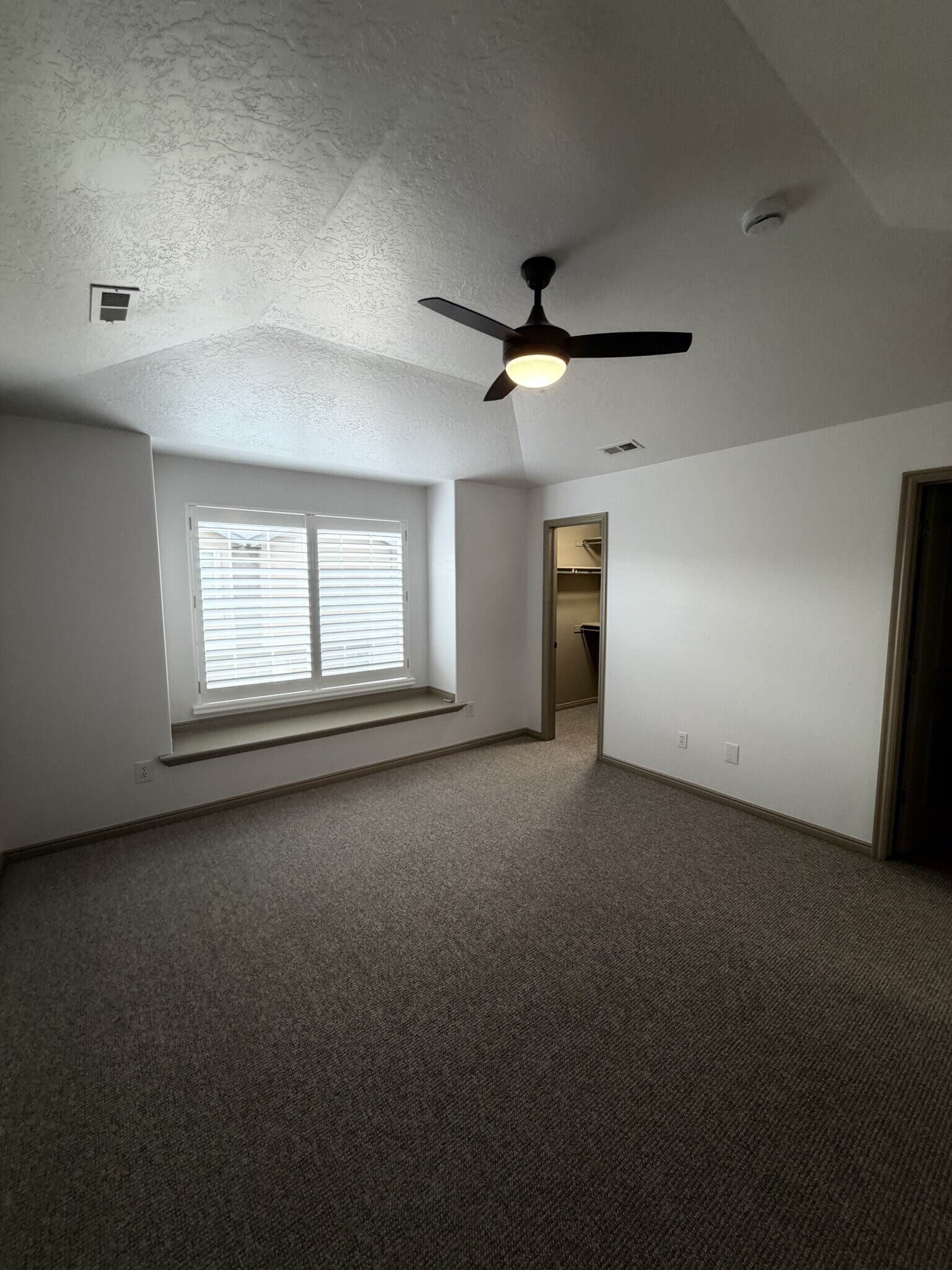 Building Photo - 1138 Kensington Dr