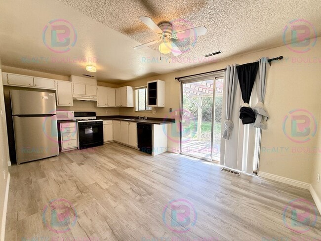 Building Photo - Bright & Spacious 3-Bedroom Home in North ...