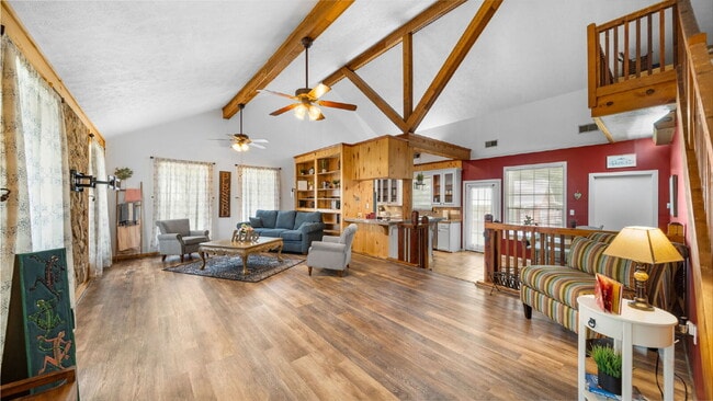 Building Photo - Private acre property, the charm you have been looking for. This is a place to call home!