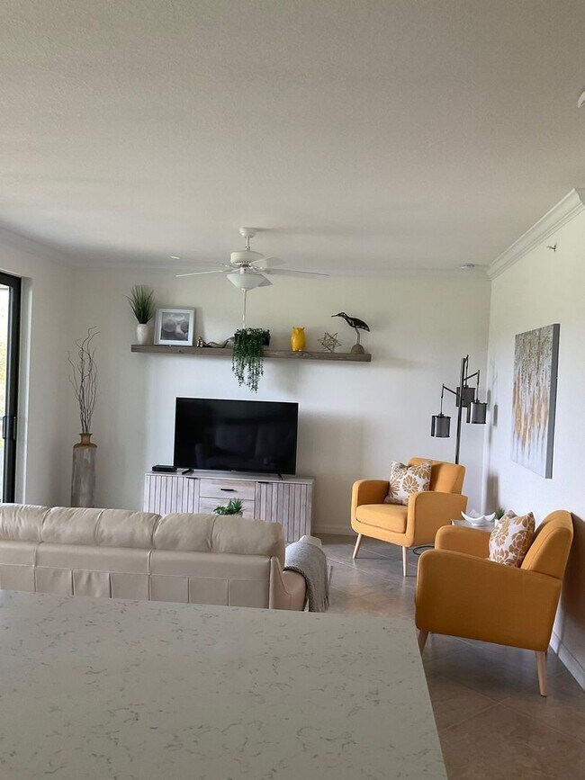 Building Photo - 2/2/ CONDO AVAILABLE NOV, DEC,@ THE  LAKEW...