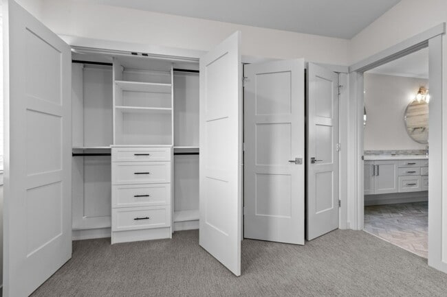 Building Photo - 2Bd/1.75Ba Seattle Condo