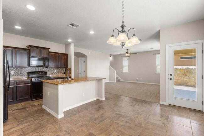 Building Photo - 12664 Azulejos St