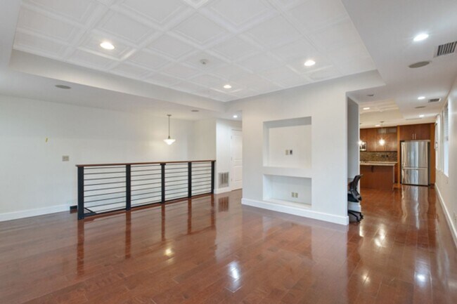 Building Photo - 115 E Jefferson St