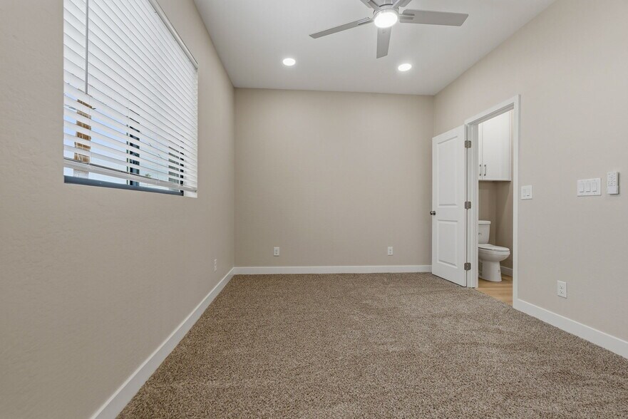 Building Photo - 1222 E Diamond St