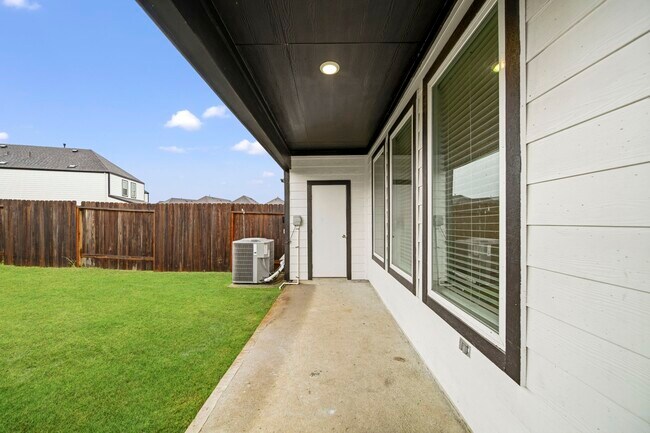 Building Photo - 3014 Skyline Mesa Dr