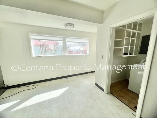 Building Photo - Nice and cozy bungalow in the sweet town of Anaconda!