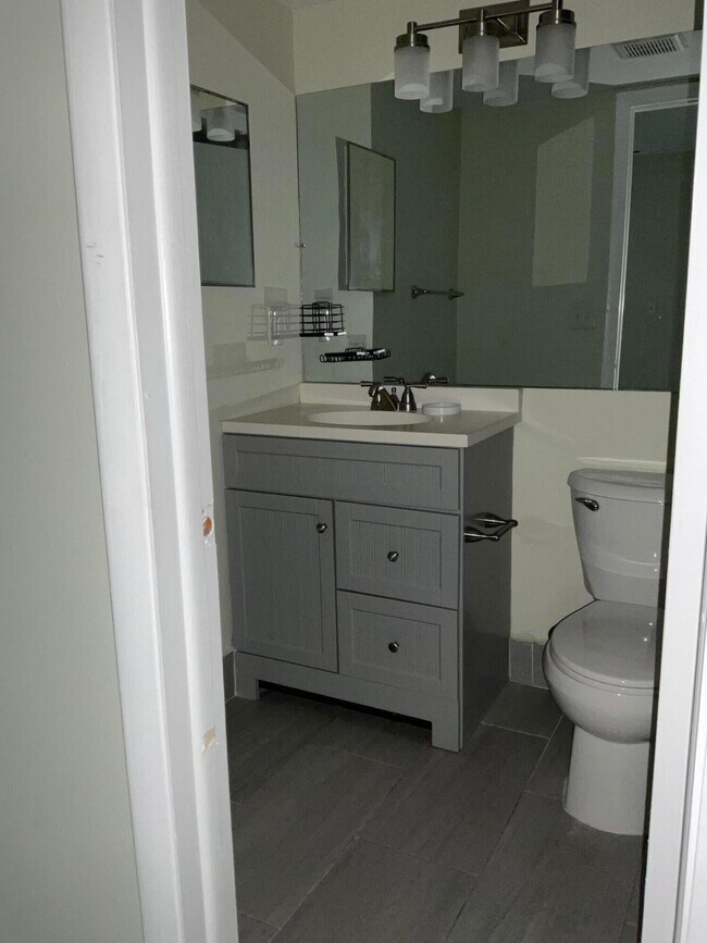 Building Photo - 80 Bedford E