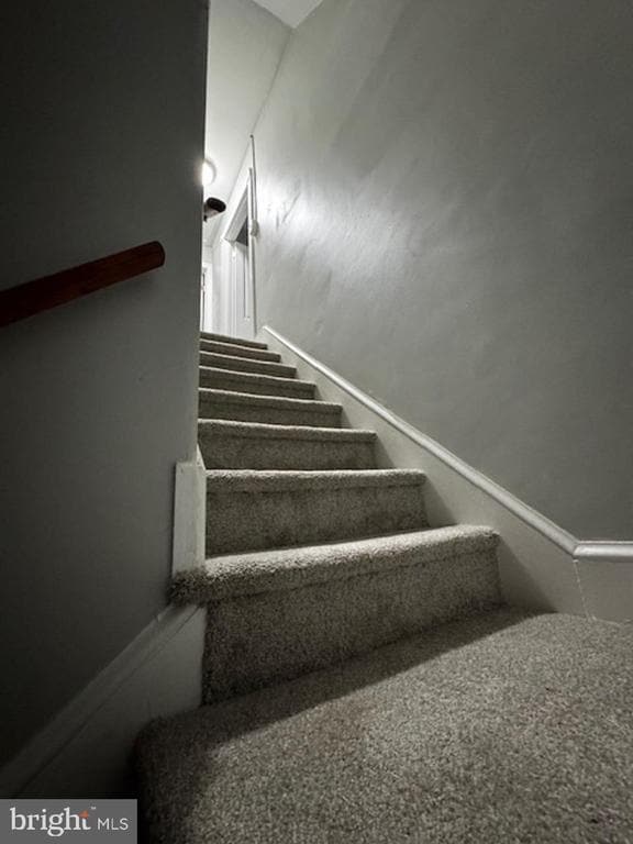 Building Photo - 2423 Fairview Ave