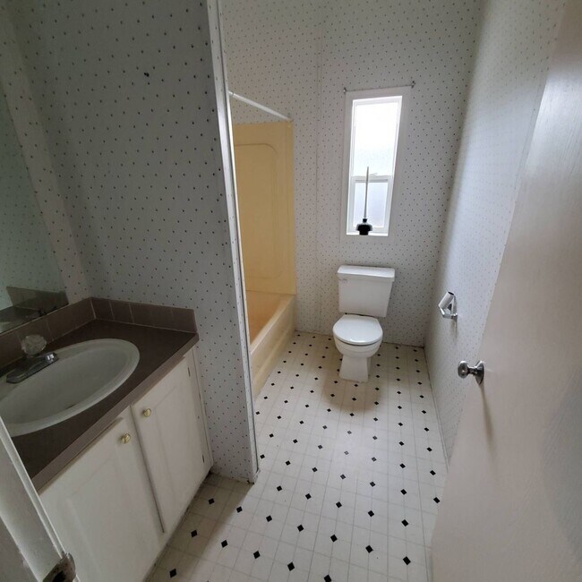 Building Photo - 33139 Fuchsia Ln