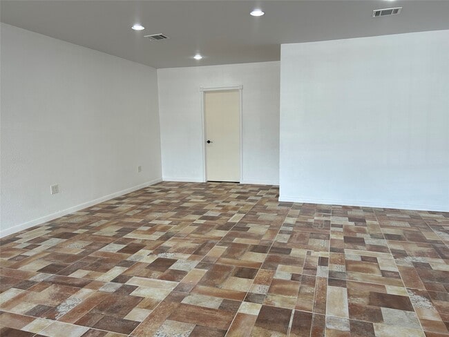 Building Photo - 7424 Lindencrest St