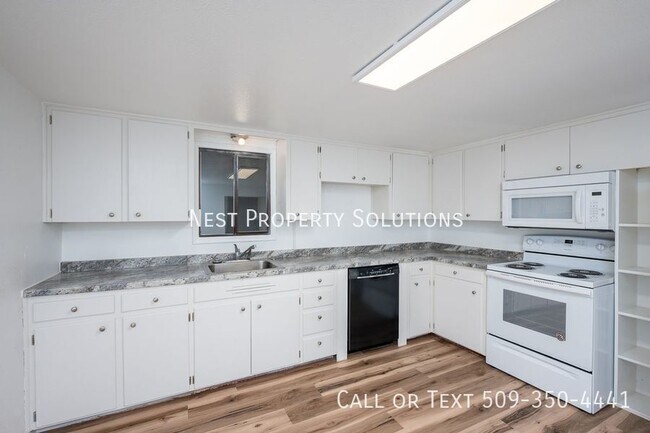 Building Photo - 1221 S Baker St