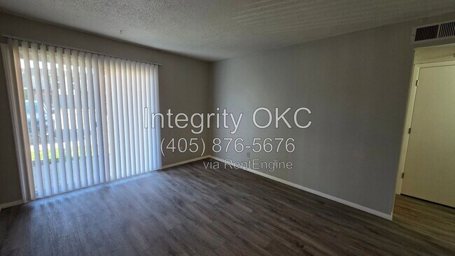 Building Photo - 3803 N Rockwell Ave