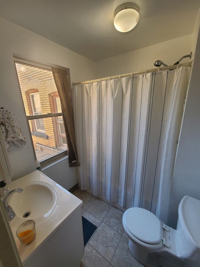 Building Photo - 405 McKee Pl