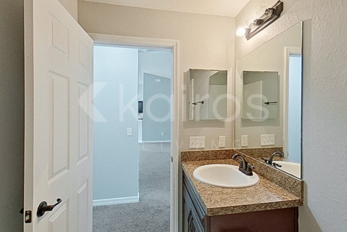 Building Photo - 5623 NW 55th Ave