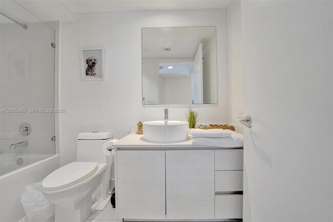 Building Photo - 2600 E Hallandale Beach Blvd