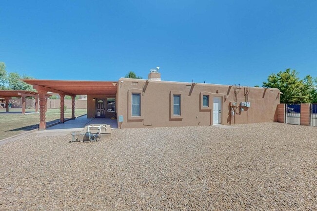 Building Photo - 501 Calle De