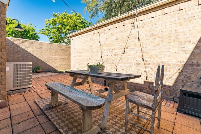 Building Photo - 1814 Veranda Dr