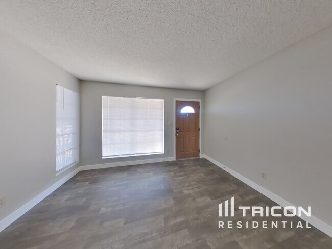 Building Photo - 1618 N Arrowhead Dr