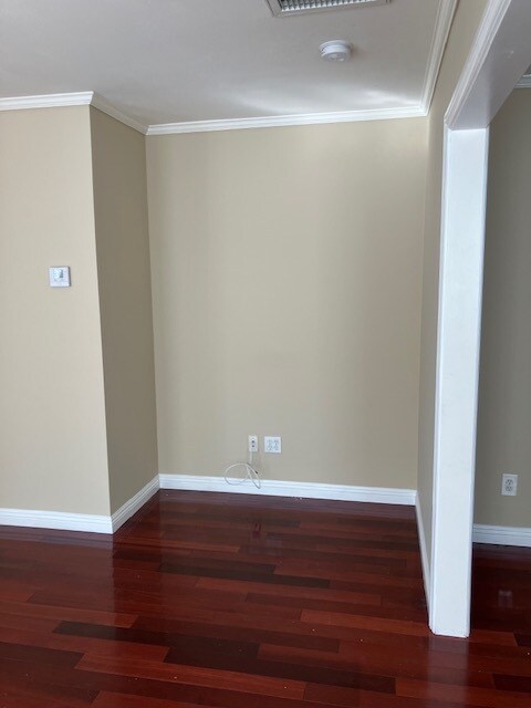 Building Photo - 2833 S Victoria Ave