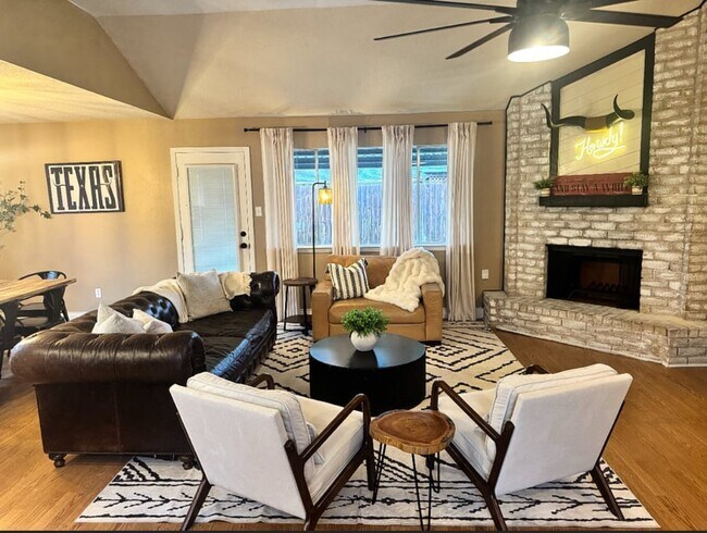 Building Photo - 2406 Strait Ln